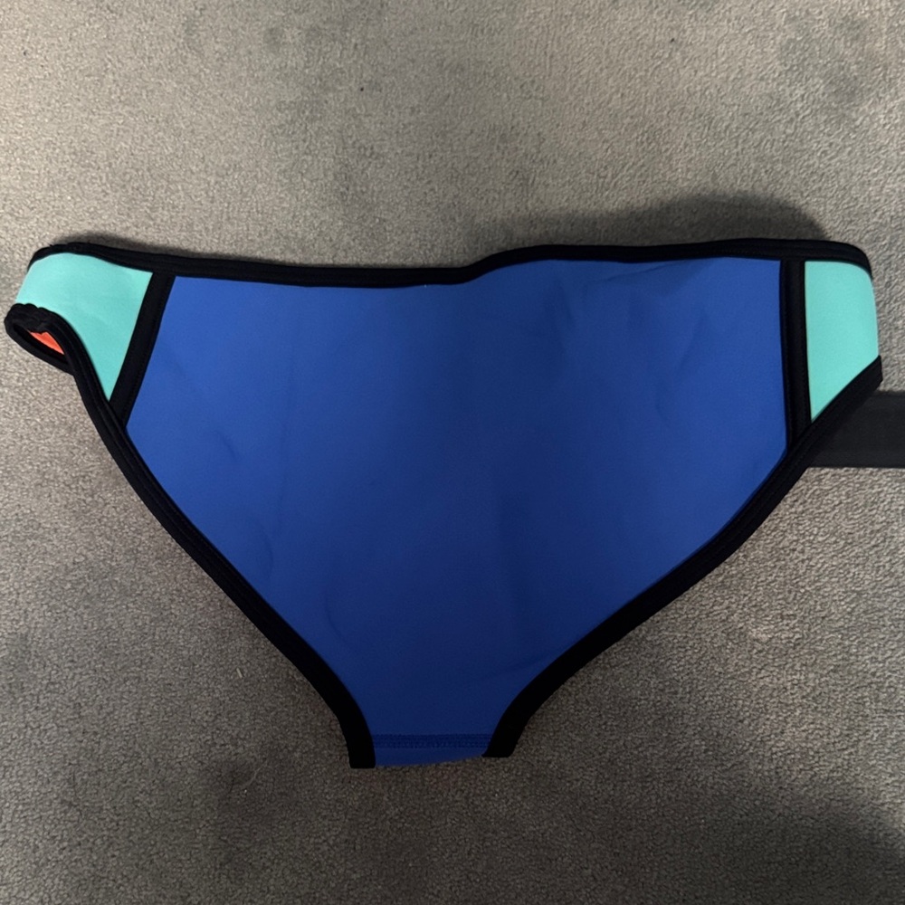 Colorblock Bikini Bottom - Picture 2 of 3